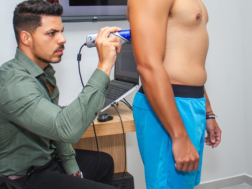 Avaliação de composição corporal por ultrassom muscular no Instituto AlphaPró, em Pindamonhangaba